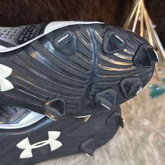 Under Armour shoes with cleats 10.5 (6024) - Picture 9 of 9